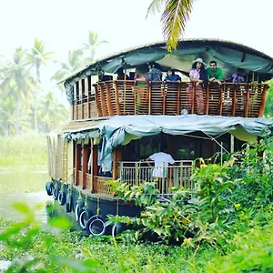 Holiday home Rajahamsam Houseboat